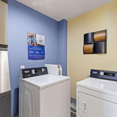 Days Inn & Suites By Wyndham Dfw Airport South-Юлес Екстериор снимка