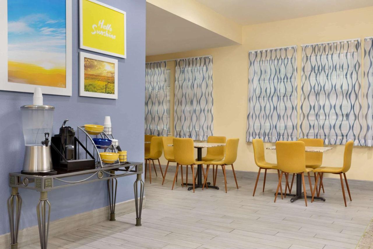 Days Inn & Suites By Wyndham Dfw Airport South-Юлес Екстериор снимка