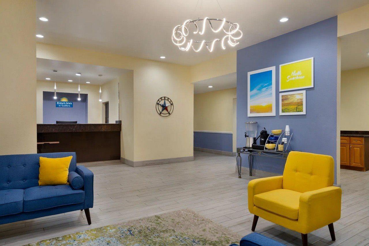Days Inn & Suites By Wyndham Dfw Airport South-Юлес Екстериор снимка
