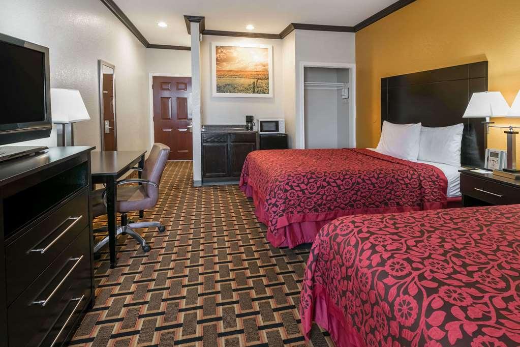 Days Inn & Suites By Wyndham Dfw Airport South-Юлес Стая снимка