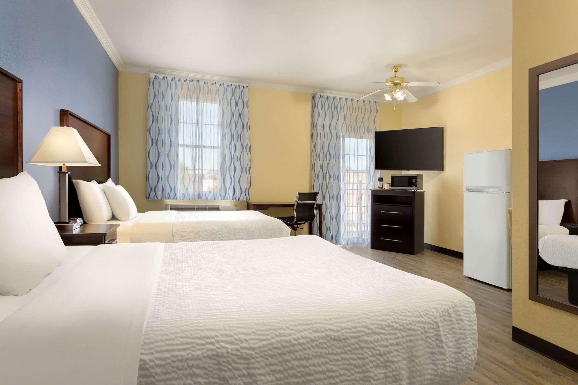 Days Inn & Suites By Wyndham Dfw Airport South-Юлес Екстериор снимка