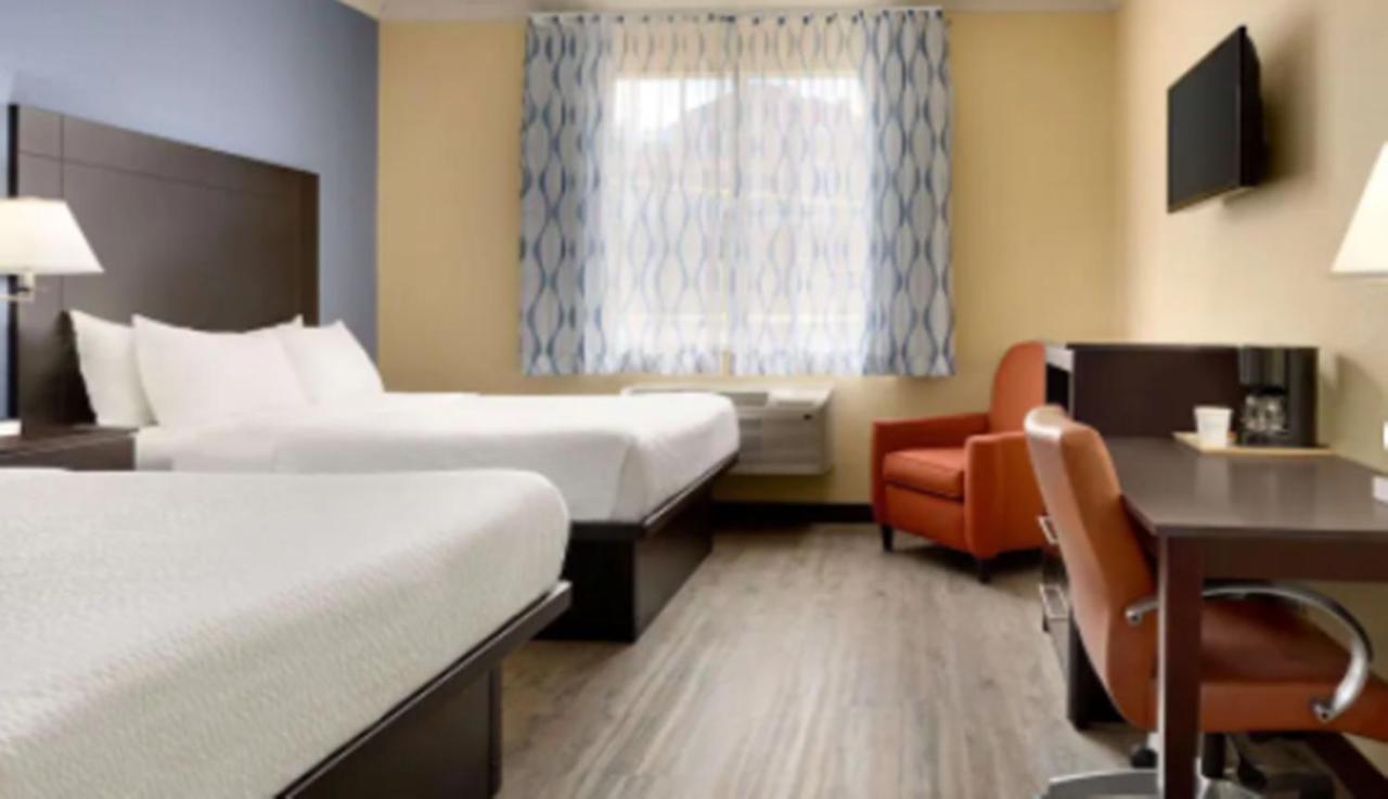 Days Inn & Suites By Wyndham Dfw Airport South-Юлес Екстериор снимка