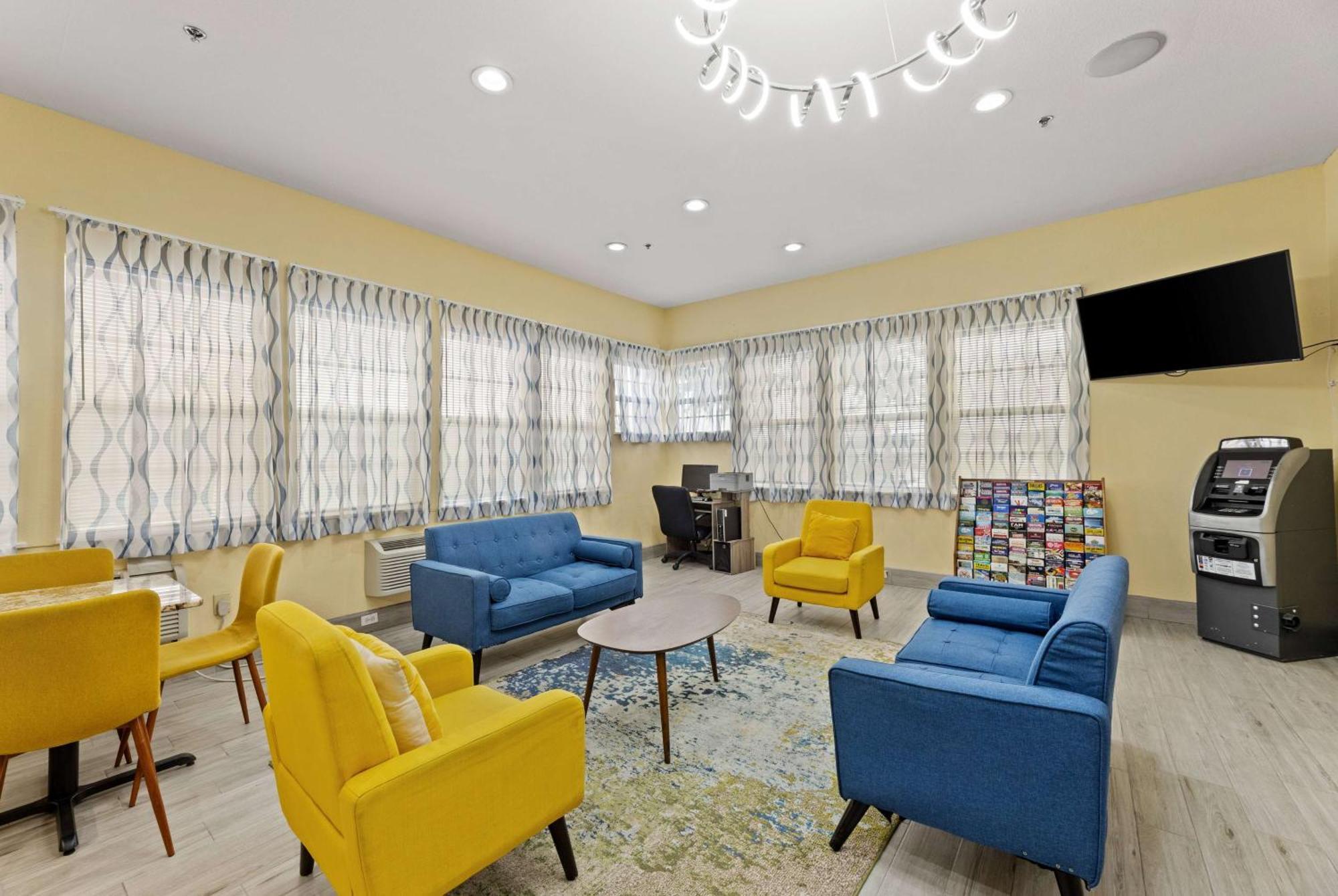 Days Inn & Suites By Wyndham Dfw Airport South-Юлес Екстериор снимка