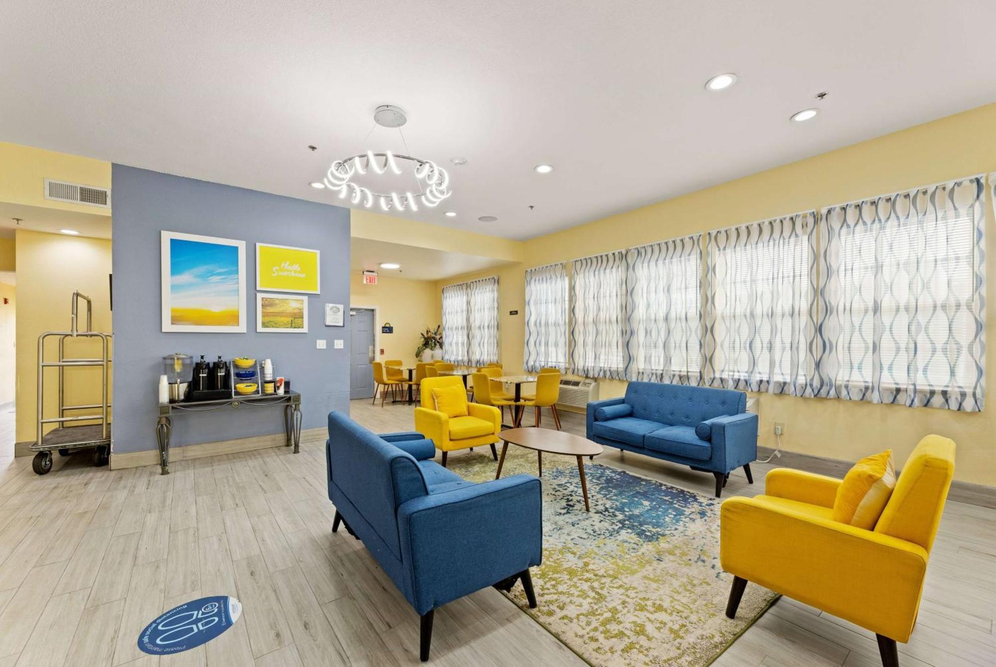 Days Inn & Suites By Wyndham Dfw Airport South-Юлес Екстериор снимка