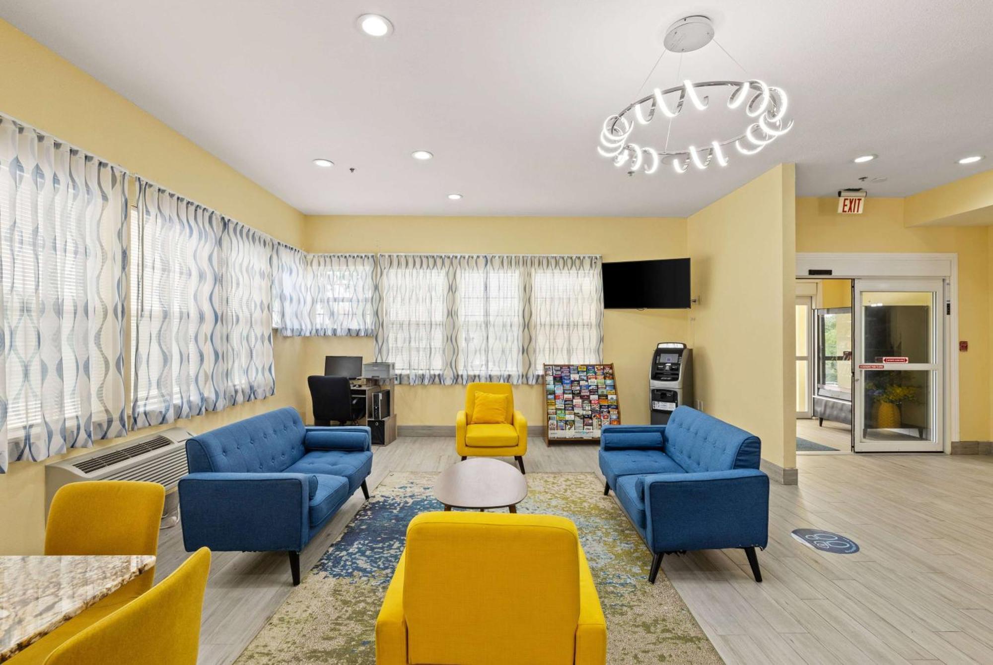 Days Inn & Suites By Wyndham Dfw Airport South-Юлес Екстериор снимка